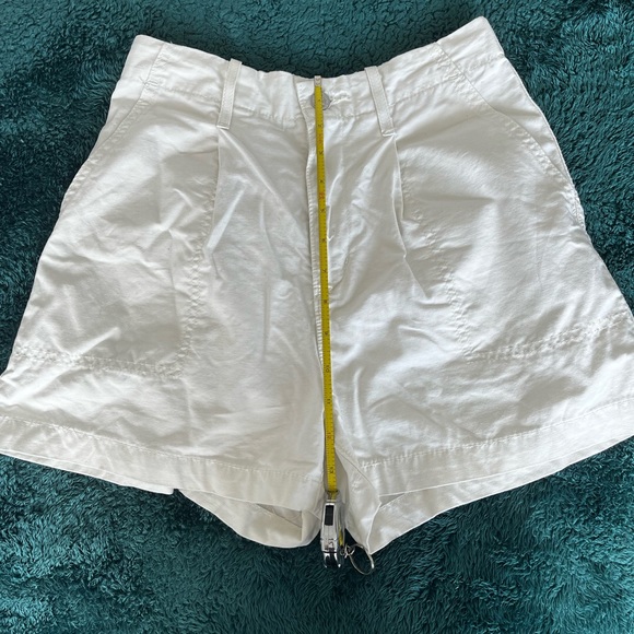 Levi’s Pleated Utility Women’s Shorts - Picture 9 of 10